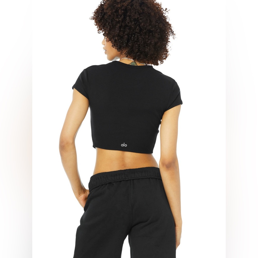 Alo Yoga Ribbed Short Sleeve in Black - Picture 4 of 5